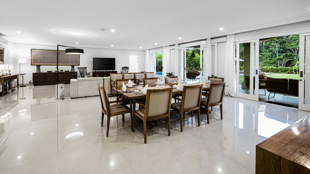 Pala Ubud - Villa Agung - Pleasent dining by the porch